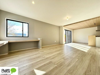 ���r���O�@���R�����������ޒg���ȃ��r���O�B��������ɂ͓Ǐ��₨���Q�ł����Ȃ���̂�т�Ɖ߂����ЂƎ����B