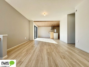 ���r���O�@�L�X�k�c�j�I����̑傫�ȃ\�t�@��u���Ă������f��ӏ܂��ǂ��ł��ˁB