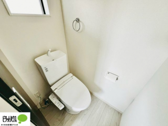 �g�C���@�{�H��ʐ^�F1�E2�K�E�H�V�����b�g�g�C�������B