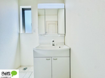 ���ʑ�E���ʏ��@�{�H��ʐ^�@�O�ʋ��̗���A�V���N���ȂǑ������[��������A�L�X�Ƃ������ʉ��ϑ�ł��B