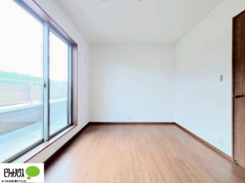 ���[�@�傫�ȑ����疾�邢�z�˂�������܂��B