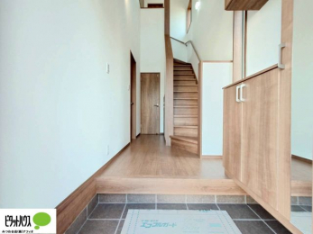 �@�V���[�Y�{�b�N�X�ɂ́A�g�����Ȃ݃`�F�b�N���ł���S�g�~���[�t���I