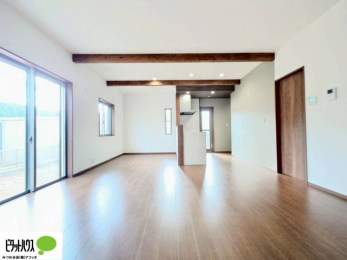 ���r���O�@���R�����������ޒg���ȃ��r���O�B��������ɂ͓Ǐ��₨���Q�ł����Ȃ���̂�т�Ɖ߂����ЂƎ����B