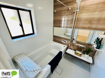 �����@�{�H��ʐ^�@1���̔�����������x���̓��͂��q�l�Ƃ̃R�~���j�P�[�V�����̏�Ƃ���