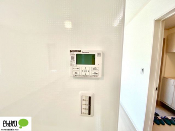 ���̑��@�I�[�g�o�X�Ȃ̂ŁA�����ȊO����ł����x�����Ȃǂ̑��삪�ł��܂��B