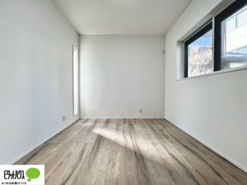 ���̑����ρ@�傫�ȑ����疾�邢�z�˂�������܂��B