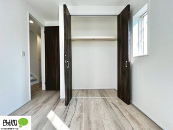 ���[�@���ꂼ��̂������Ɏ��[�X�y�[�X������̂Ńv���C�x�[�g�ȉו����g�߂ɒu�����Ƃ��ł��܂��B