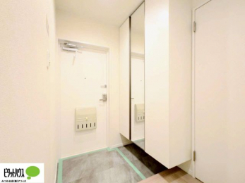 ���ց@�V���[�Y�{�b�N�X�ɂ́A�g�����Ȃ݃`�F�b�N���ł���S�g�~���[�t���I