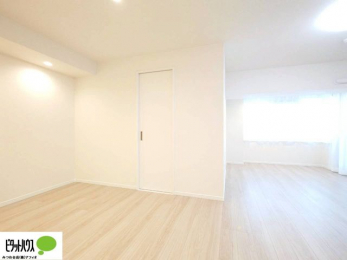 ���̑��@�傫�ȑ�����ۓI�ȃ��r���O�́A�������邢��C�ɂ��Ă���܂��ˁB