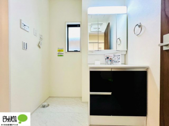 ���ʑ�E���ʏ��@�{�H��ʐ^�@�O�ʋ��̗���A�V���N���ȂǑ������[��������A�L�X�Ƃ������ʉ��ϑ�ł��B