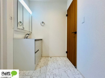 ���ʑ�E���ʏ��@�{�H��ʐ^�@�O�ʋ��̗���A�V���N���ȂǑ������[��������A�L�X�Ƃ������ʉ��ϑ�ł��B