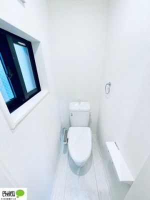 �g�C���@�{�H��ʐ^�F1�E2�K�E�H�V�����b�g�g�C�������B