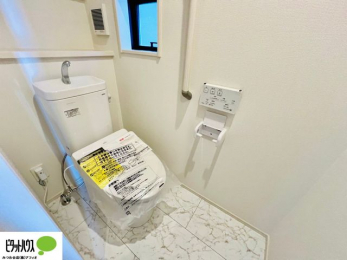 �g�C���@�{�H��ʐ^�@1�E2�K�E�H�V�����b�g�g�C�������B