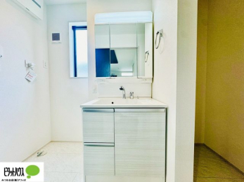 ���ʑ�E���ʏ��@�{�H��ʐ^�@�O�ʋ��̗���A�V���N���ȂǑ������[��������A�L�X�Ƃ������ʉ��ϑ�ł��B