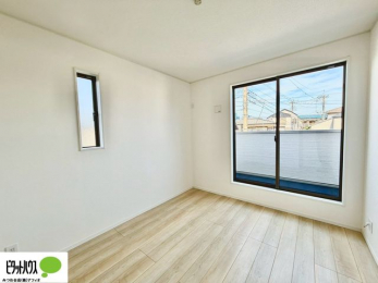 ���[�@�傫�ȑ����疾�邢�z�˂�������܂��B