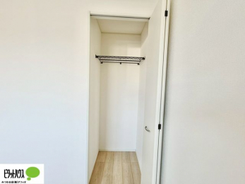 �q�������@�N���[�[�b�g�́A�����E���s��������A��̒����ߗނ����N���N���[�\�ł�