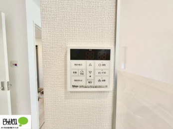 ���̑��@�I�[�g�o�X�Ȃ̂ŁA�����ȊO����ł����x�����Ȃǂ̑��삪�ł��܂��B