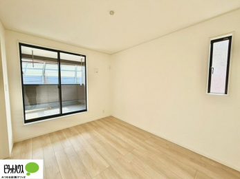 �o���R�j�[�@�傫�ȑ����疾�邢�z�˂�������܂��B