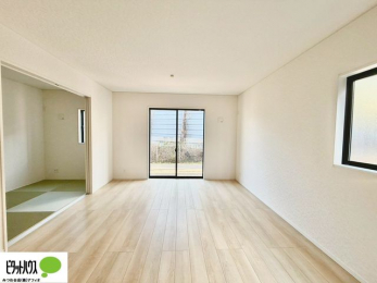 ���r���O�@�傫�ȑ�����ۓI�ȃ��r���O�́A�������邢��C�ɂ��Ă���܂��ˁB