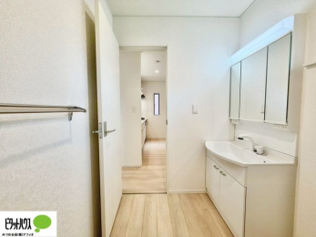 ���ʑ�E���ʏ��@�O�ʋ��̗���A�V���N���ȂǑ������[��������A�L�X�Ƃ������ʉ��ϑ�ł��B