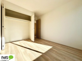 �q�������@�傫�Ȏ��[�͂��m����ׂ����G�݂������Ղ肵�܂��܂��B