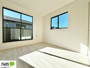 ���̑����ρ@�o���R�j�[�ւƑ����傫�ȑ�����́A�g�����z�˂��������݁A�������𖾂邭�Ƃ炵�Ă���܂��B