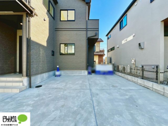 �@�}�ȗ��q����A���Ƒ��̎��]�ԃX�y�[�X�Ƃ��Ă��劈��