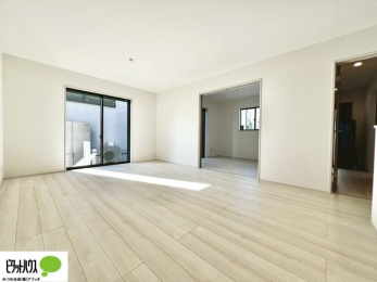 ���r���O�@���r���O����̓L�b�`���ɂ���}�}��p�p��������̂ŁA���q�l���V�񂾂�x�񂾂���S���ĉ߂������Ƃ��ł��܂��B