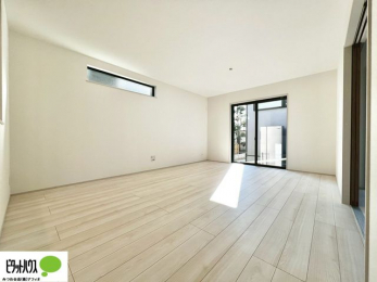 ���̑��@�傫�ȑ�����ۓI�ȃ��r���O�́A�������邢��C�ɂ��Ă���܂��ˁB