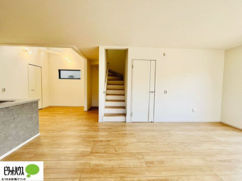 ���r���O�@���R�ƉƑ��̊炪���킹����l�C�̃��r���O�C���K�i�B