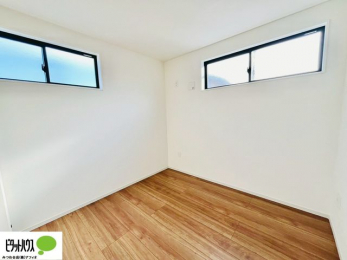 ���[�@2�ʍ̌��Ŗ��邭�A���ʂ��̗ǂ��������ł��B