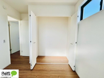 �q�������@�傫�Ȏ��[�͂��m����ׂ����G�݂������Ղ肵�܂��܂��B