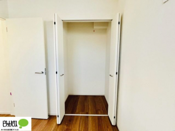 �o���R�j�[�@���ꂼ��̂������Ɏ��[�X�y�[�X������̂Ńv���C�x�[�g�ȉו����g�߂ɒu�����Ƃ��ł��܂��B