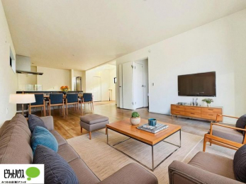 ���r���O�@�L�X�k�c�j�I����̑傫�ȃ\�t�@��u���Ă������f��ӏ܂��ǂ��ł��ˁB�����ۂ̎����ʐ^��CG�ŉƋ��z�u�����C���[�W�ł���A���ۂƂ͑����قȂ�܂��B