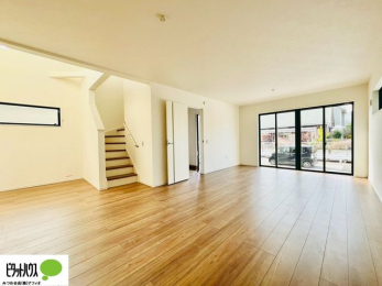 ���r���O�@�傫�ȑ�����ۓI�ȃ��r���O�́A�������邢��C�ɂ��Ă���܂��ˁB