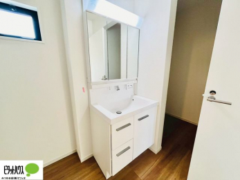 ���ʑ�E���ʏ��@�O�ʋ��̗���A�V���N���ȂǑ������[��������A�L�X�Ƃ������ʉ��ϑ�ł��B