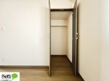 ���[�@���ꂼ��̂������Ɏ��[�X�y�[�X������̂Ńv���C�x�[�g�ȉו����g�߂ɒu�����Ƃ��ł��܂��B