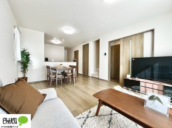 ���r���O�@�L�X�k�c�j�I����̑傫�ȃ\�t�@��u���Ă������f��ӏ܂��ǂ��ł��ˁB