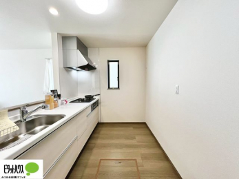 �L�b�`���@�V�z�Ȃ�ł͂̃s�J�s�J�̃L�b�`���͖����̂��������y�������Ă���܂��ˁB