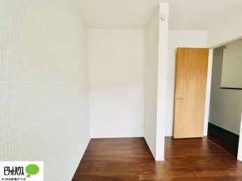 ���ց@���ꂼ��̂������Ɏ��[�X�y�[�X������̂Ńv���C�x�[�g�ȉו����g�߂ɒu�����Ƃ��ł��܂��B