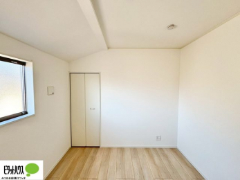 ���[�@���ꂼ��̂������Ɏ��[�X�y�[�X������̂Ńv���C�x�[�g�ȉו����g�߂ɒu�����Ƃ��ł��܂��B