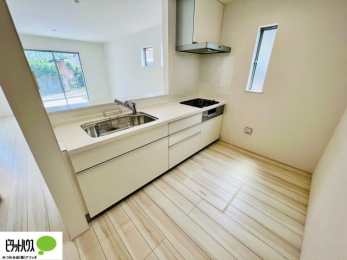 �L�b�`���@�{�H��ʐ^�@�V�z�Ȃ�ł͂̃s�J�s�J�̃L�b�`���͖����̂��������y�������Ă���܂��ˁB