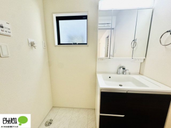 ���ʑ�E���ʏ��@�{�H��ʐ^�@�O�ʋ��̗���A�V���N���ȂǑ������[��������A�L�X�Ƃ������ʉ��ϑ�ł��B