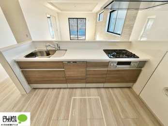 �L�b�`���@�{�H��ʐ^�@�V�z�Ȃ�ł͂̃s�J�s�J�̃L�b�`���͖����̂��������y�������Ă���܂��ˁB