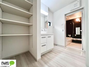 ���ʑ�E���ʏ��@�{�H��ʐ^�@�O�ʋ��̗���A�V���N���ȂǑ������[��������A�L�X�Ƃ������ʉ��ϑ�ł��B