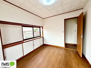 ���[�@2�ʍ̌��Ŗ��邭�A���ʂ��̗ǂ��������ł��B