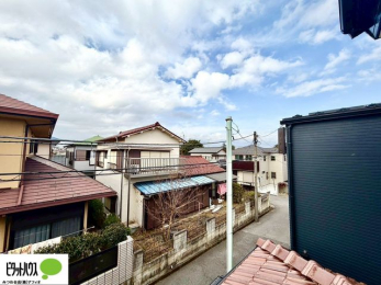 ���ց@���]