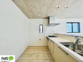 �L�b�`���@�{�H��ʐ^�@�V�z�Ȃ�ł͂̃s�J�s�J�̃L�b�`���͖����̂��������y�������Ă���܂��ˁB