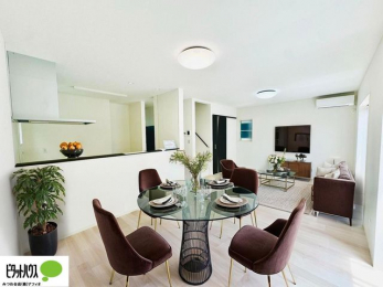 ���r���O�@�l�C�̑ΖʃL�b�`���ŉƑ��݂�Ȃ������ꏏ�B�����ۂ̎����ʐ^��CG�ŉƋ��z�u�����C���[�W�ł���A���ۂƂ͑����قȂ�܂��B