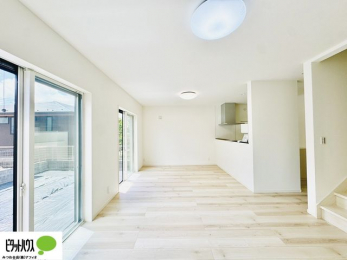 ���r���O�@�傫�ȑ�����ۓI�ȃ��r���O�́A�������邢��C�ɂ��Ă���܂��ˁB